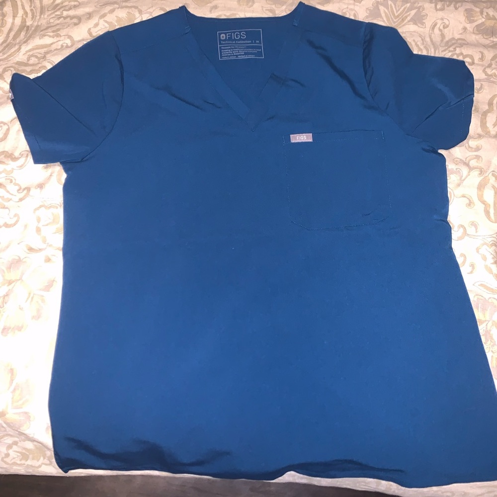 FIGS WOMENS DEEP CORAL SIZE M CATARINA SCRUB TOP
